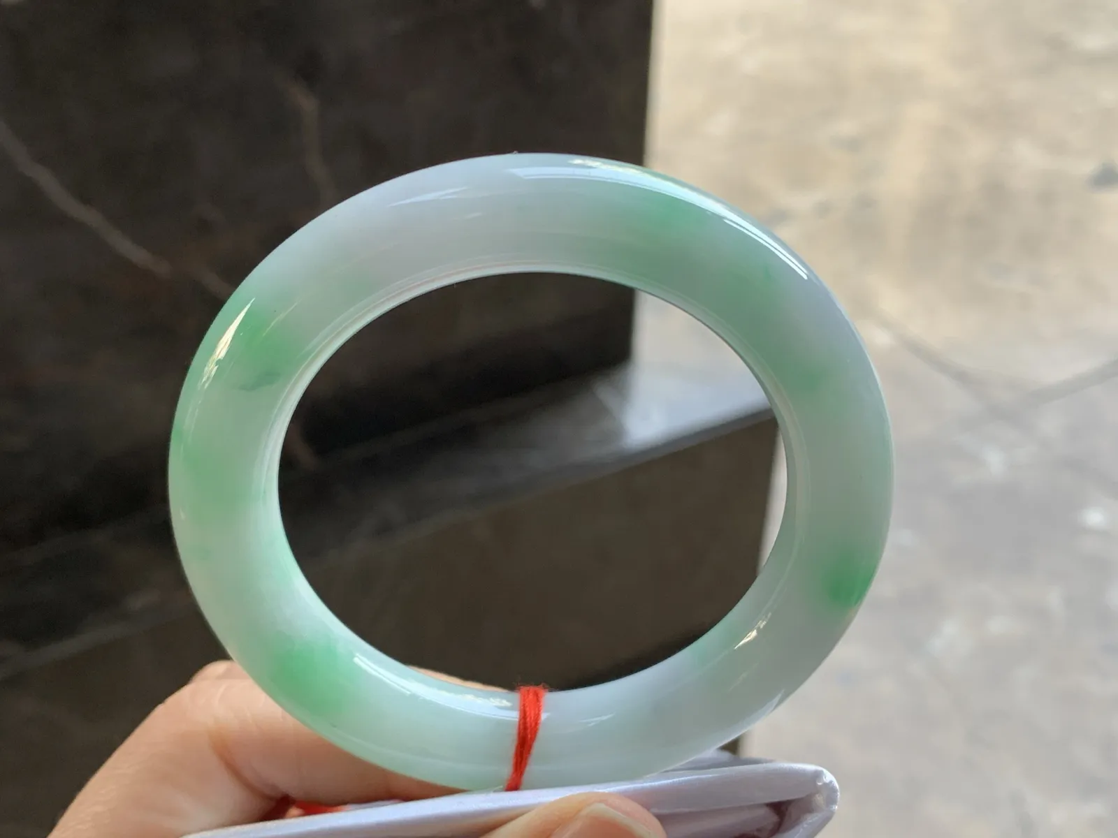 55.5-11.6

带色圆条手玉质温润