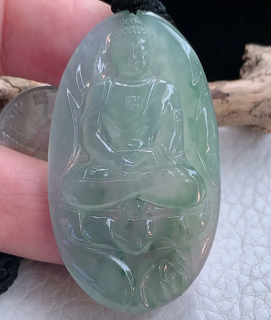 yl实拍55*31.5*5.6缅甸翡翠冰晴大日如来玉吊坠 吉祥项坠