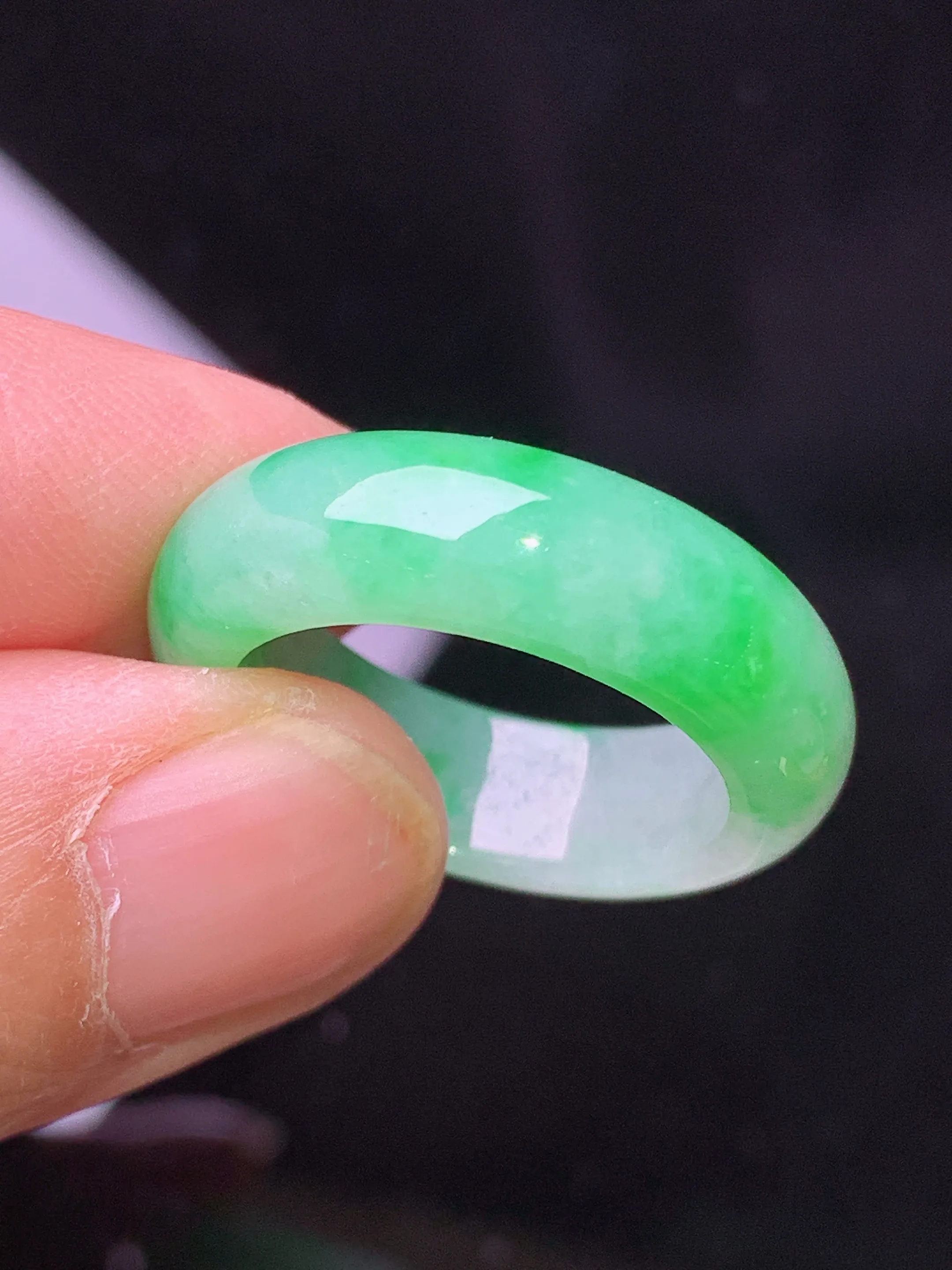 翠绿指环 吊坠 玉质细腻 色泽艳丽清新 圈口14 整体尺寸24.5*6.5*3.8