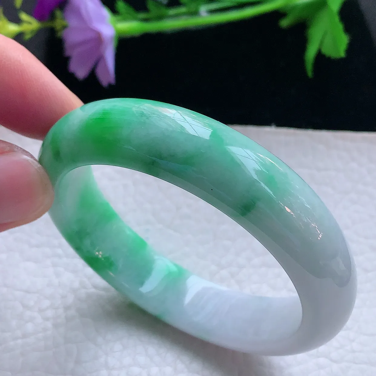 js实拍56*14.5*8.5平安镯 天然缅甸翡翠手镯飘阳绿白底青宽边正圈镯子