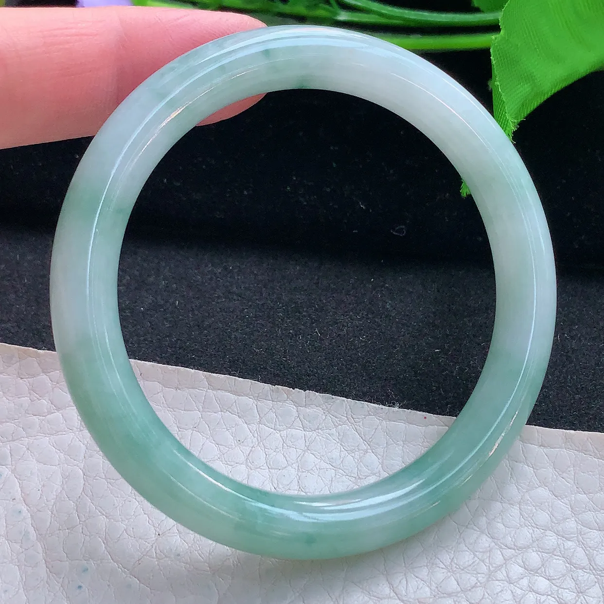 n实拍53.5*8.6*8美人镯 天然缅甸翡翠玉手镯飘花水润圆条秀气玉手环 叮当镯