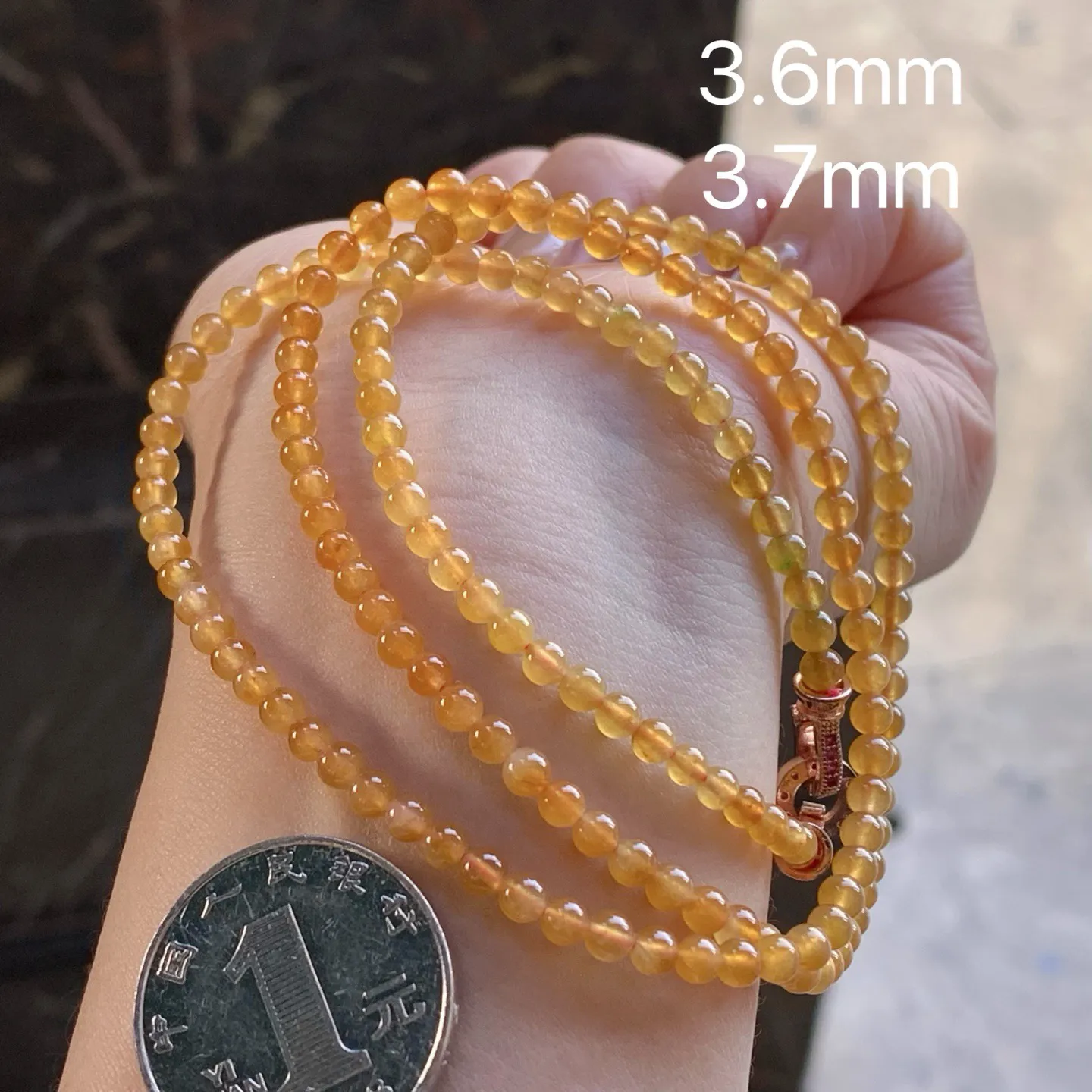 冰黄珠链
颜色鲜艳