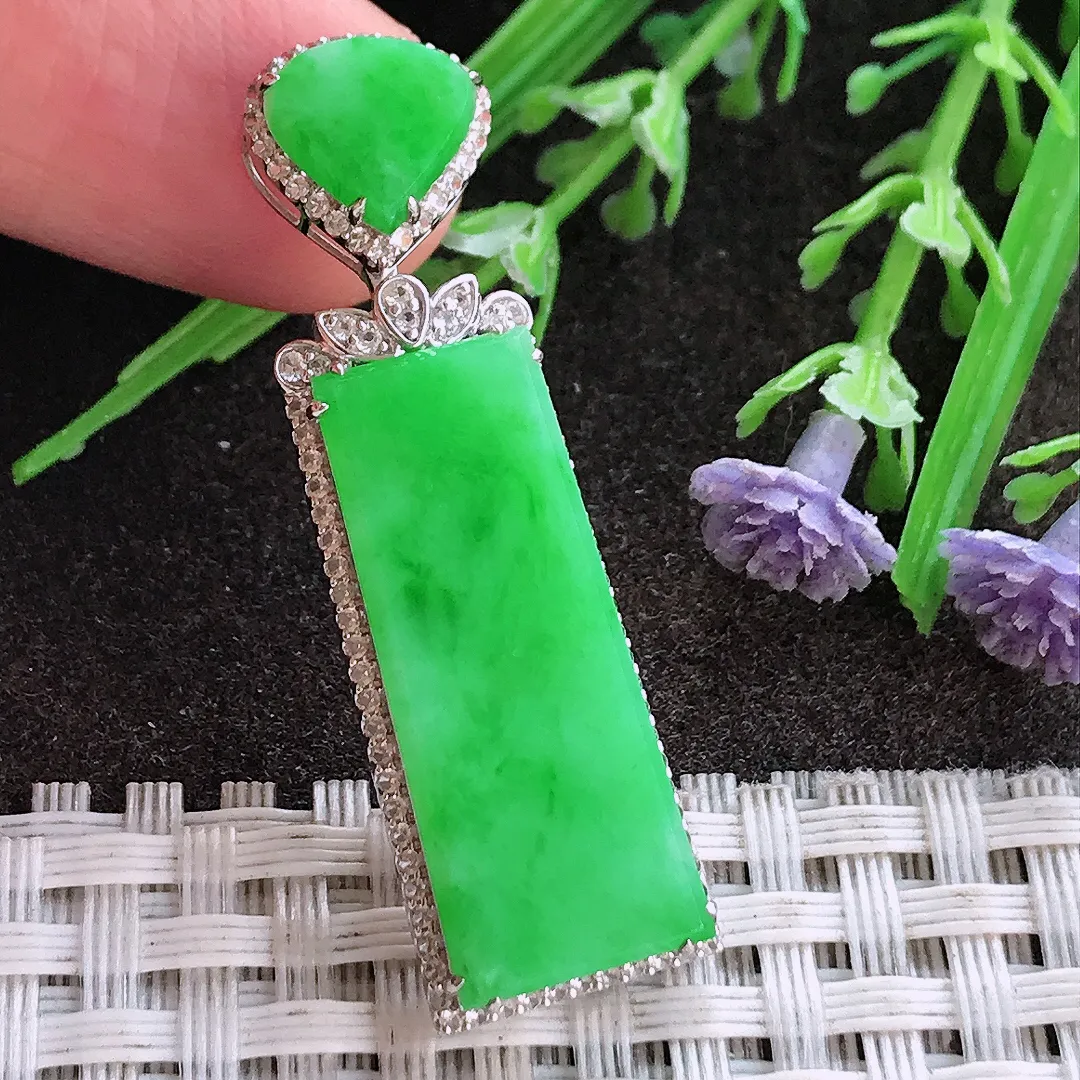 实拍A货翡翠42.3/12.8/5.3老坑18k金镶嵌满绿阳绿无事牌吊坠翡翠挂件