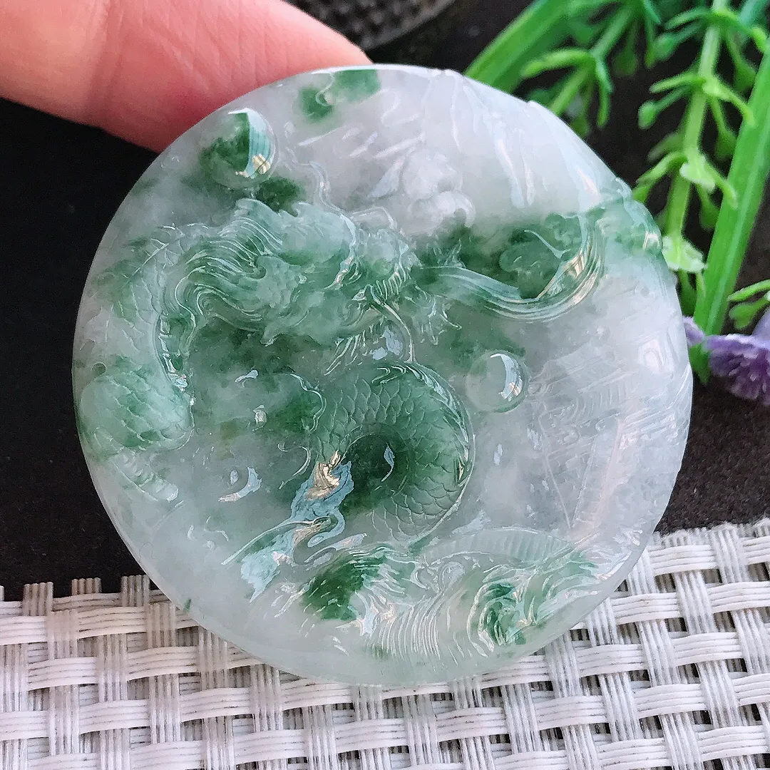 实拍A货翡翠52/5.5老坑精美冰润飘花龙牌吊坠翡翠挂件