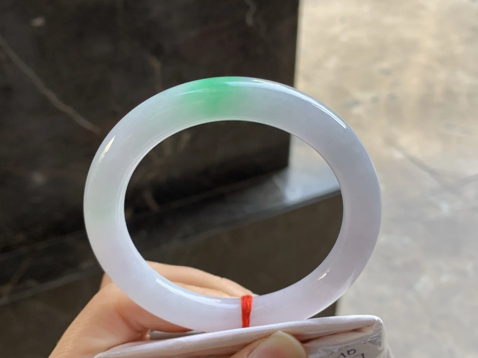 56.5-10

飘绿圆条手镯^_^颜色好看