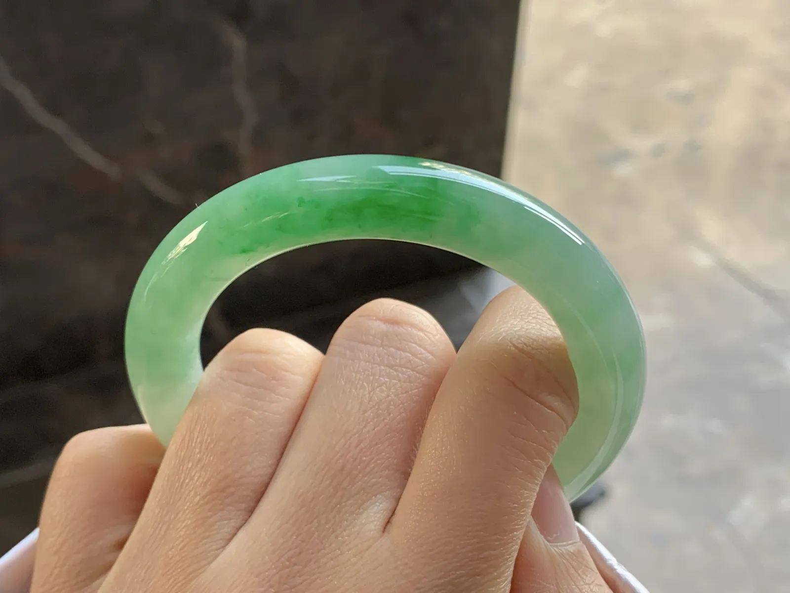 52-10.5

带色圆条手镯^_^颜色好看 色阳