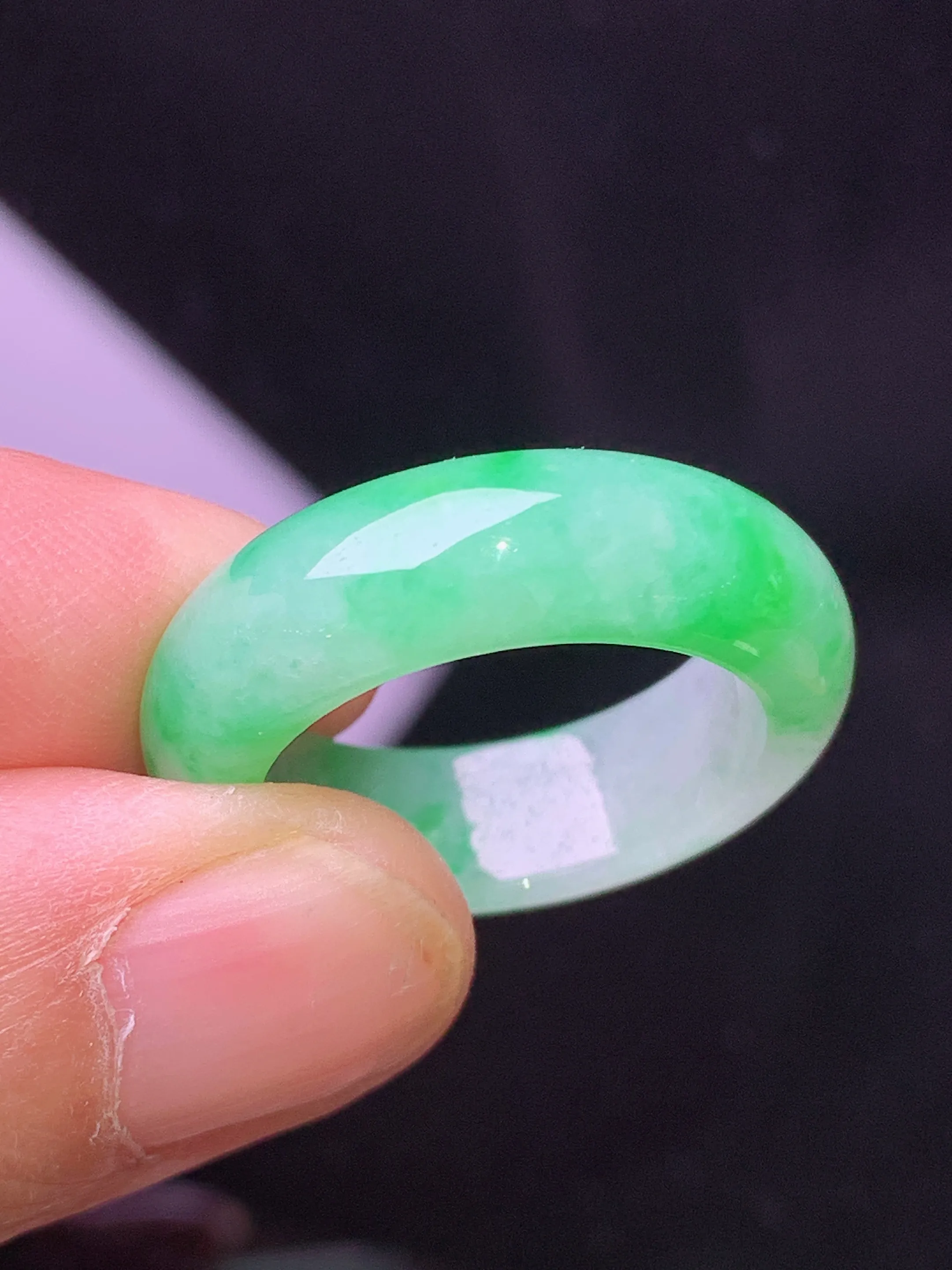 翠绿指环 吊坠 玉质细腻 色泽艳丽清新 圈口14 整体尺寸24.5*6.5*3.8