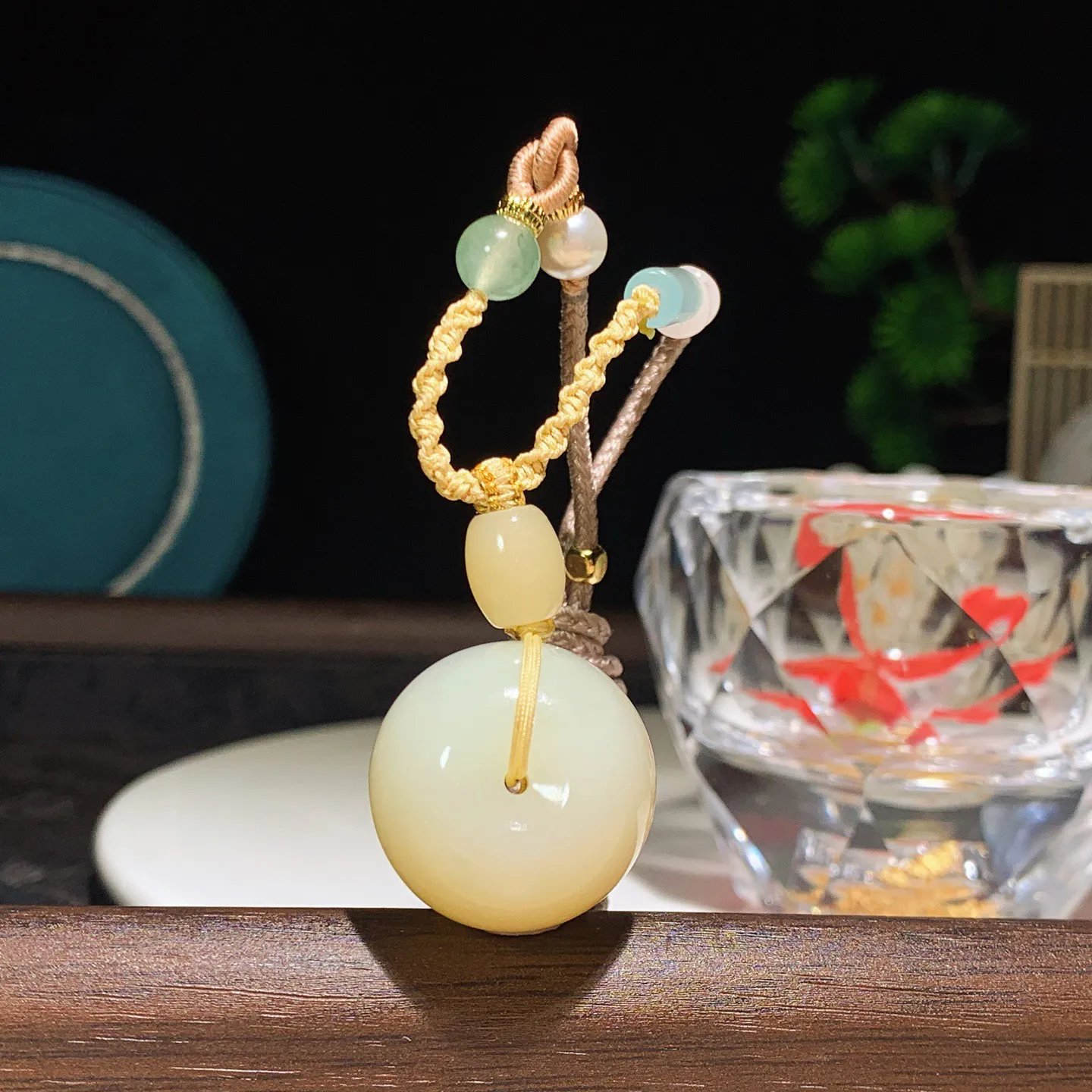 新疆和田玉且末糖平安扣挂件 尺寸22/18重18.5克。玉质细腻油润。手推出油品相大气。250109