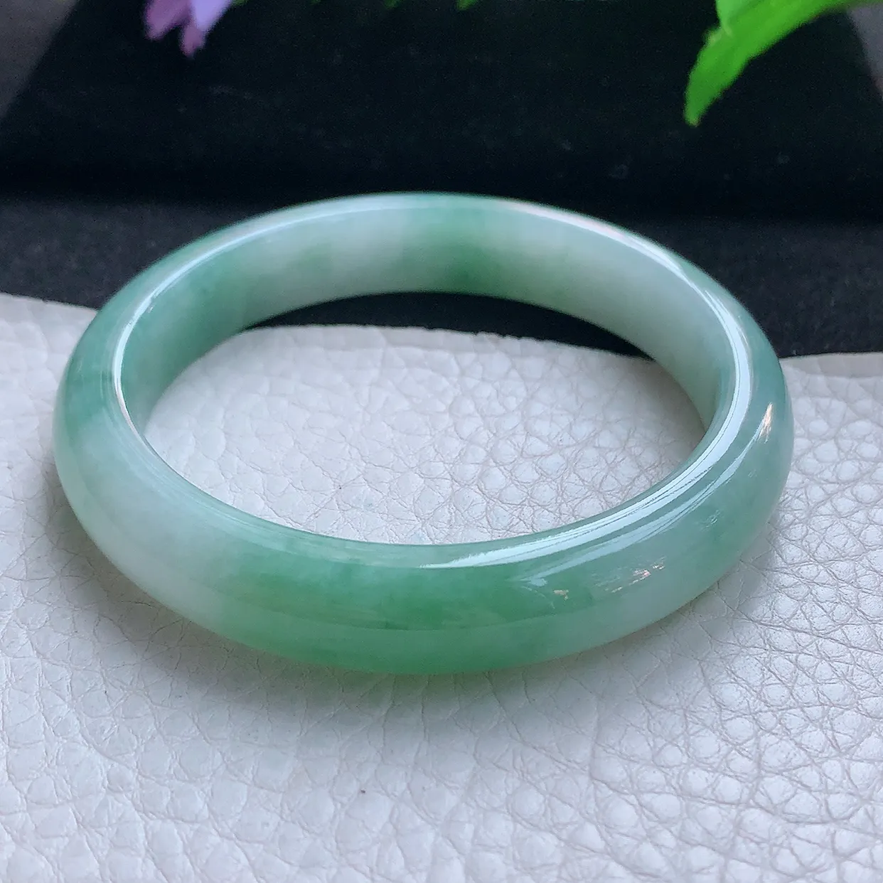 n实拍55*11*7.5平安镯 天然缅甸翡翠玉手镯秀气飘花宽边玉手环