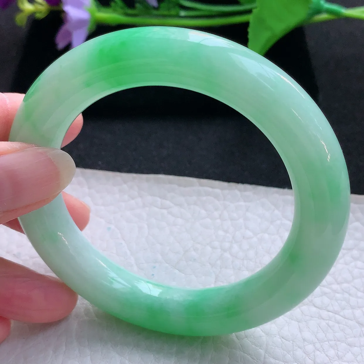 xc收藏款58.3*12胖圆镯 天然缅甸翡翠玉手镯飘绿花水润圆条美人镯