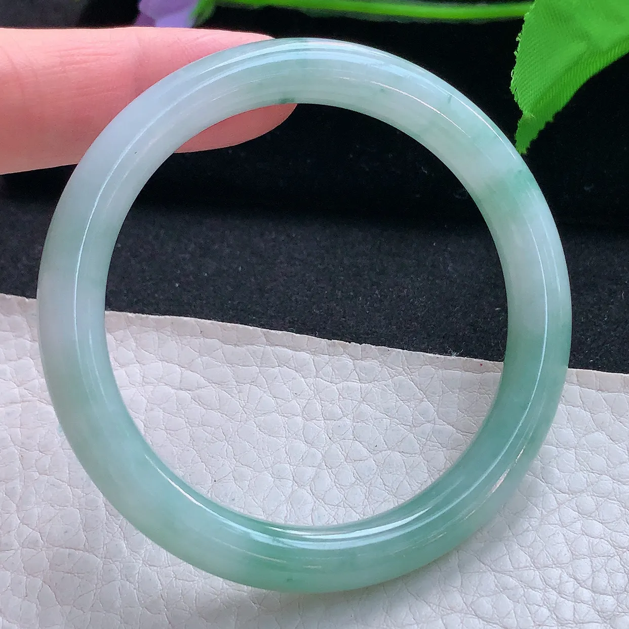 n实拍53.5*8.6*8美人镯 天然缅甸翡翠玉手镯飘花水润圆条秀气玉手环 叮当镯