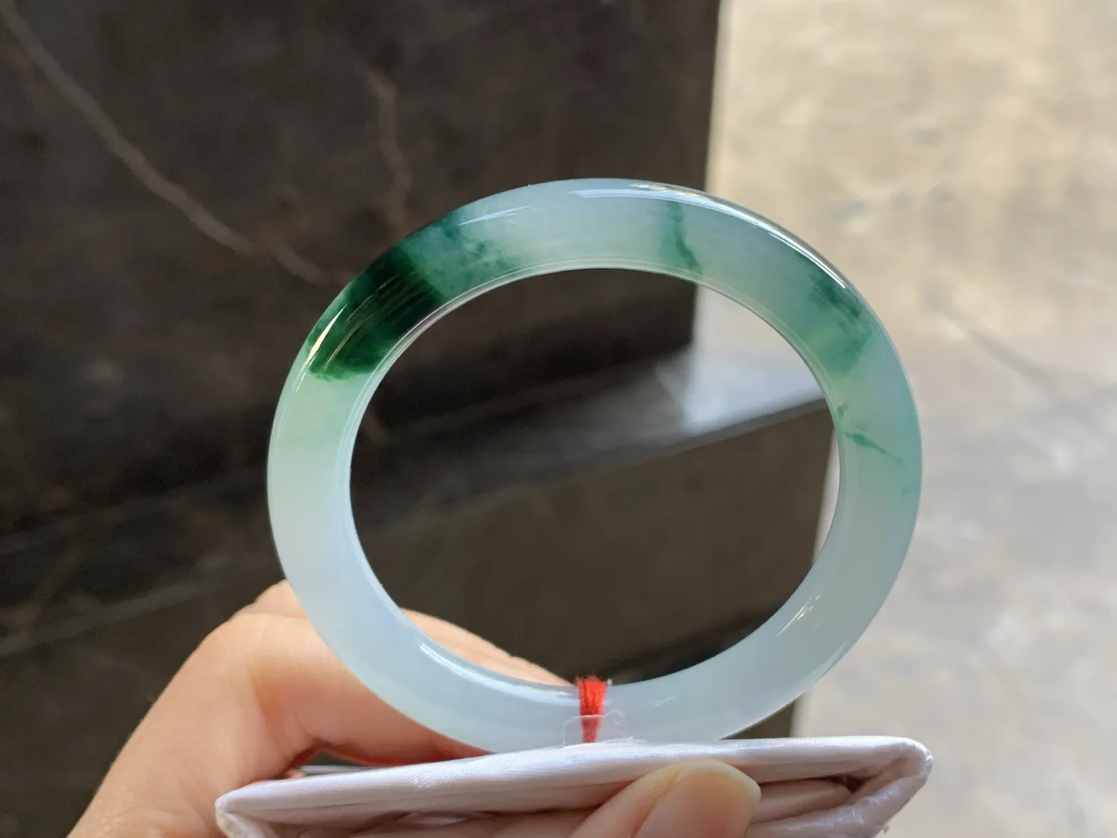 52-8.5

绿花圆条手镯^_^鲜艳 浓郁