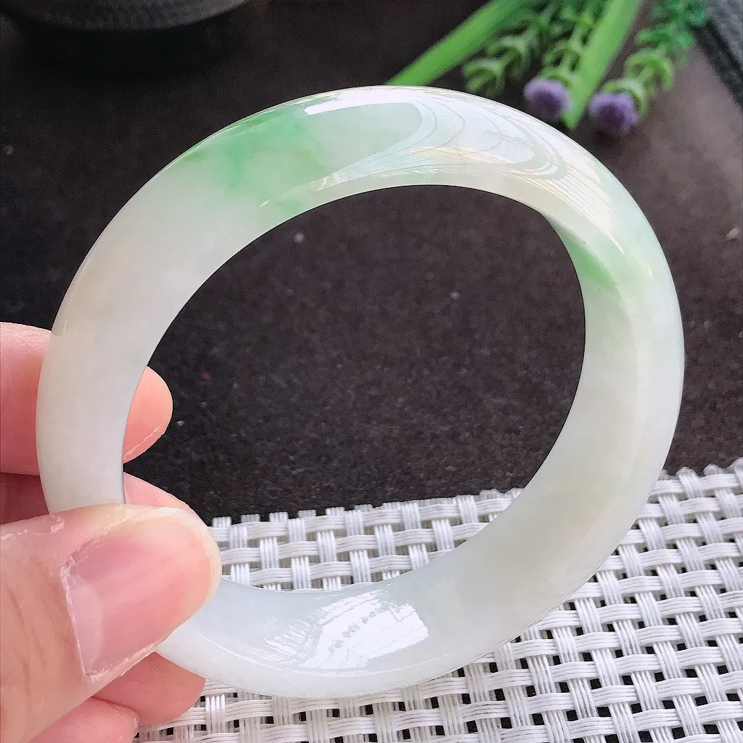 实拍翡翠A货58.5/17/8.6老坑精美温润飘绿手镯翡翠轮胎玉镯女款百搭