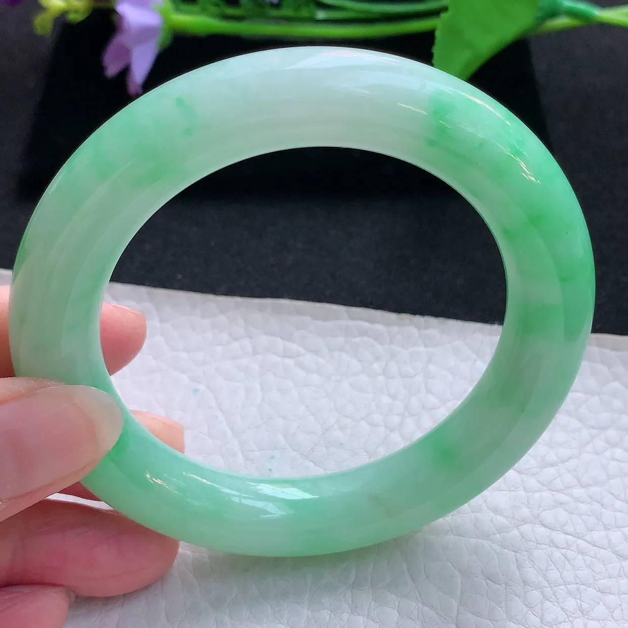 xc收藏款58.3*12胖圆镯 天然缅甸翡翠玉手镯飘绿花水润圆条美人镯