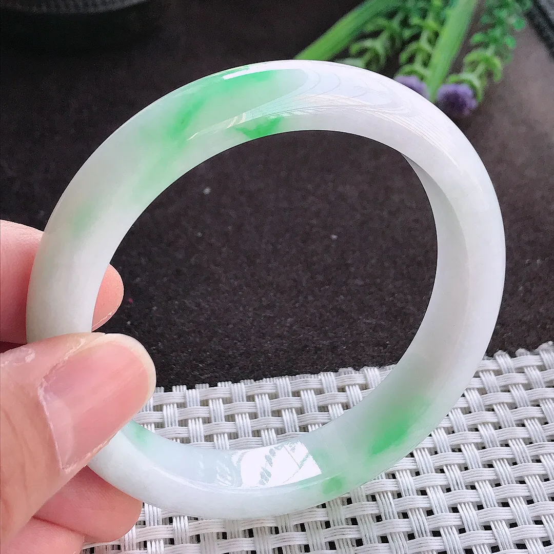 实拍翡翠A货56.8/12.3/8老坑冰润飘阳绿白底青手镯翡翠玉镯女款百搭