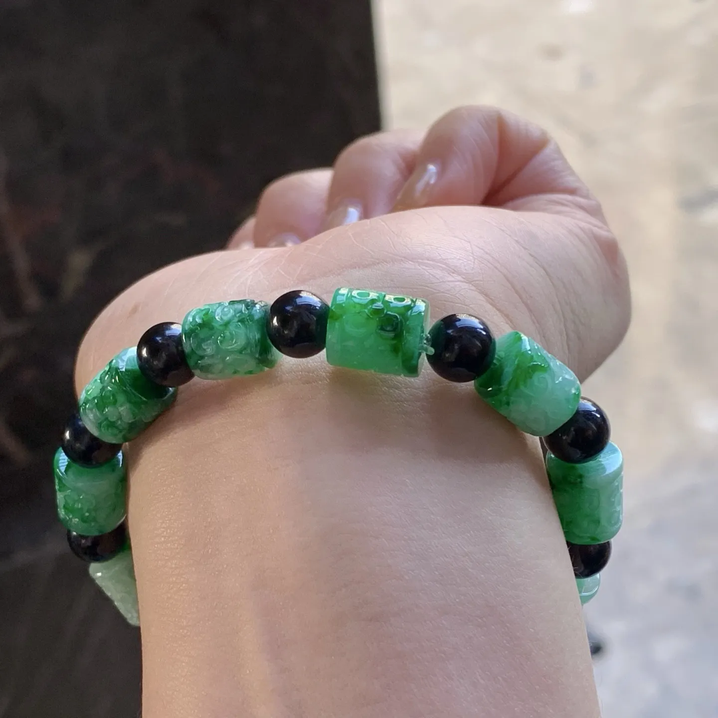 带色路路通手串
 特色性价比