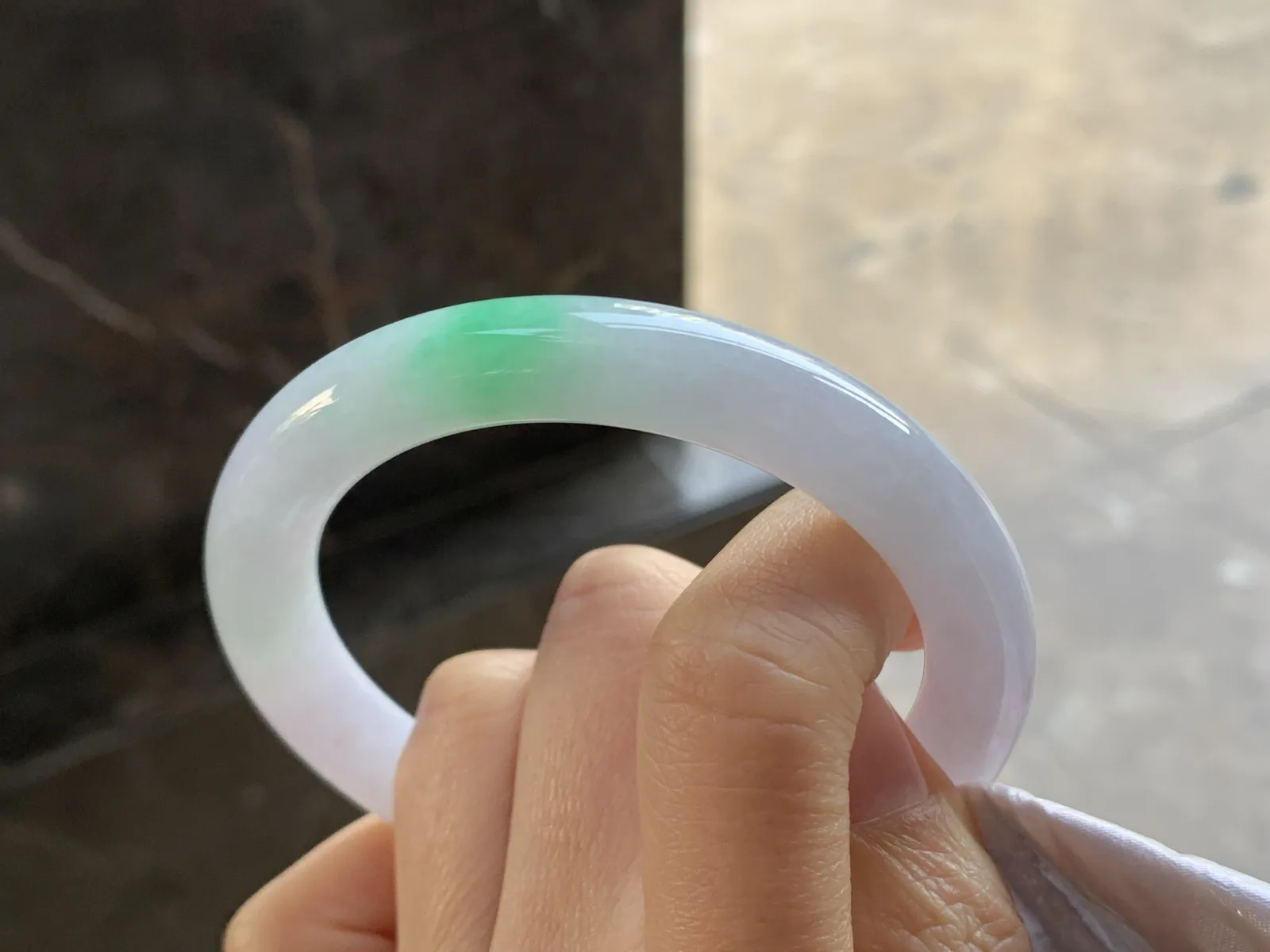 56.5-10

飘绿圆条手镯^_^颜色好看