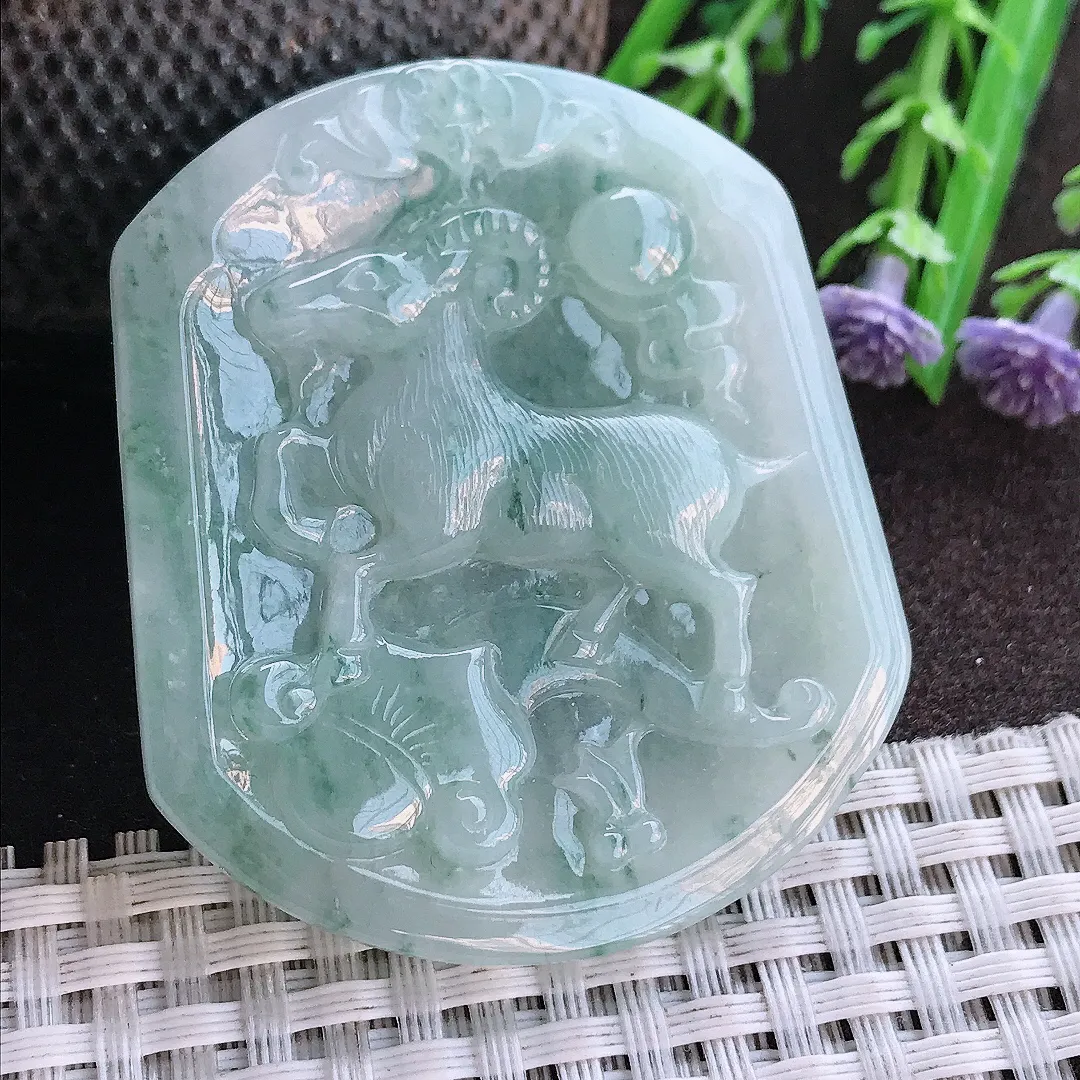实拍A货翡翠52/45/6.2老坑冰胶水灵飘花生肖羊牌吊坠翡翠挂件