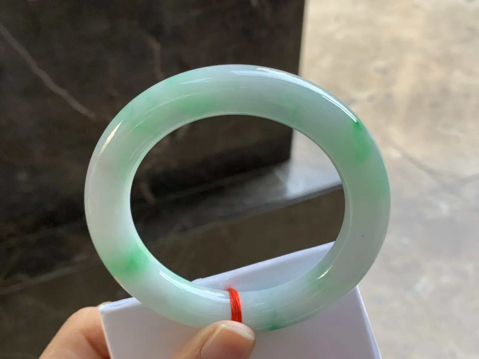 55.5-11.6

带色圆条手玉质温润