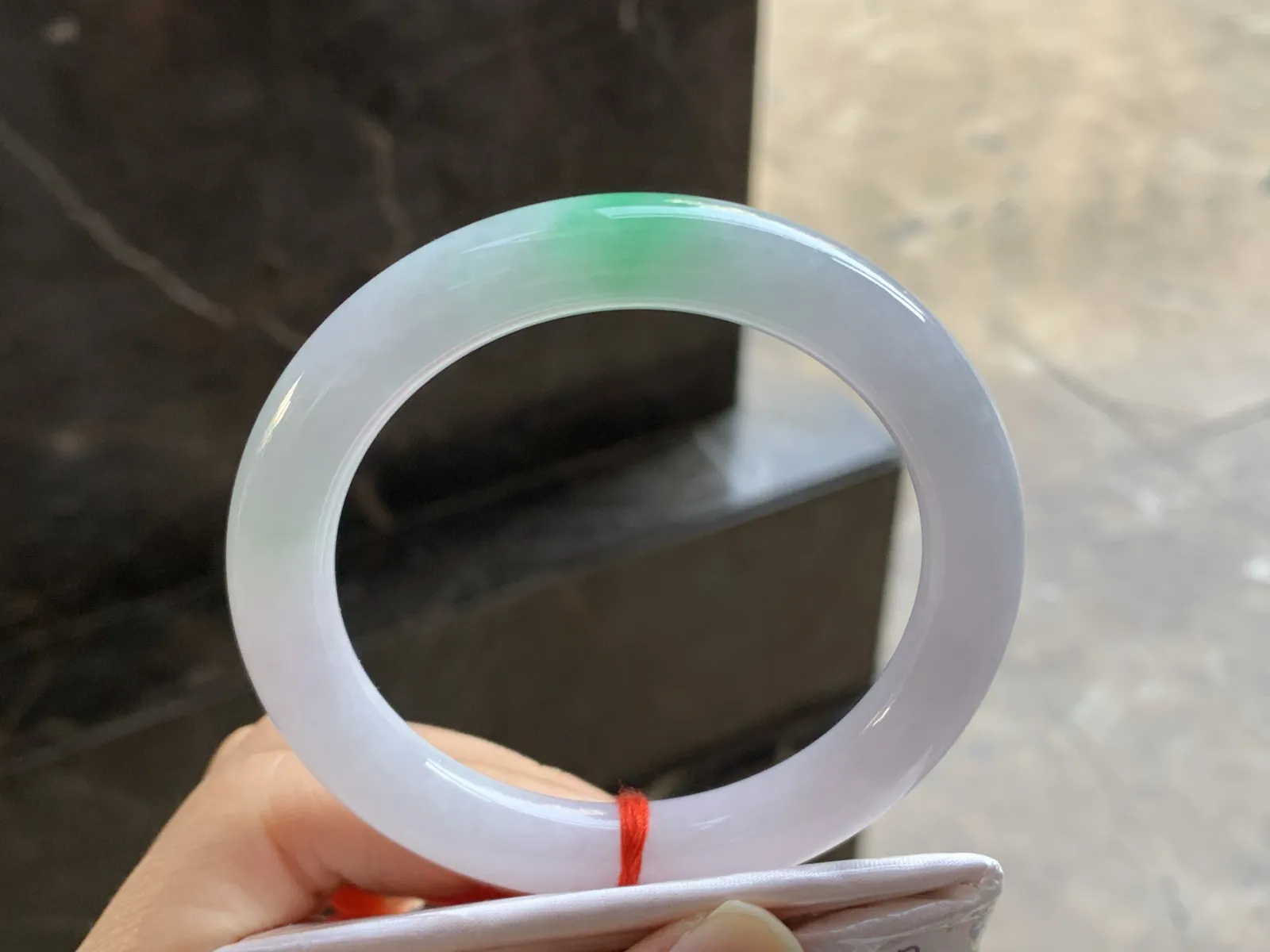 56.5-10

飘绿圆条手镯^_^颜色好看