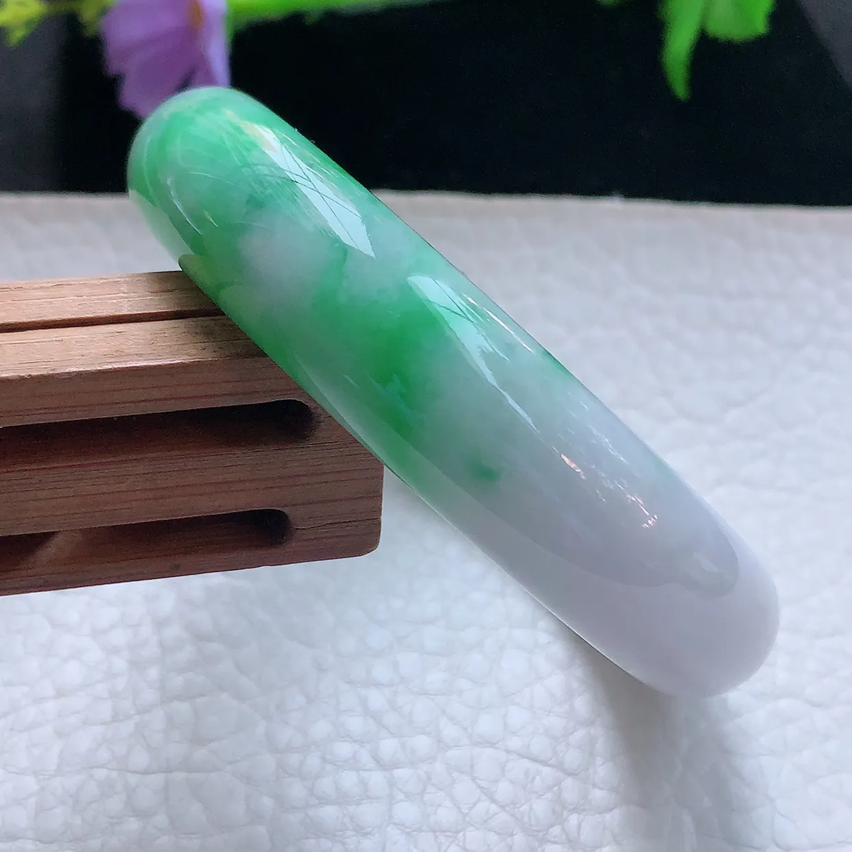 js实拍56*14.5*8.5平安镯 天然缅甸翡翠手镯飘阳绿白底青宽边正圈镯子