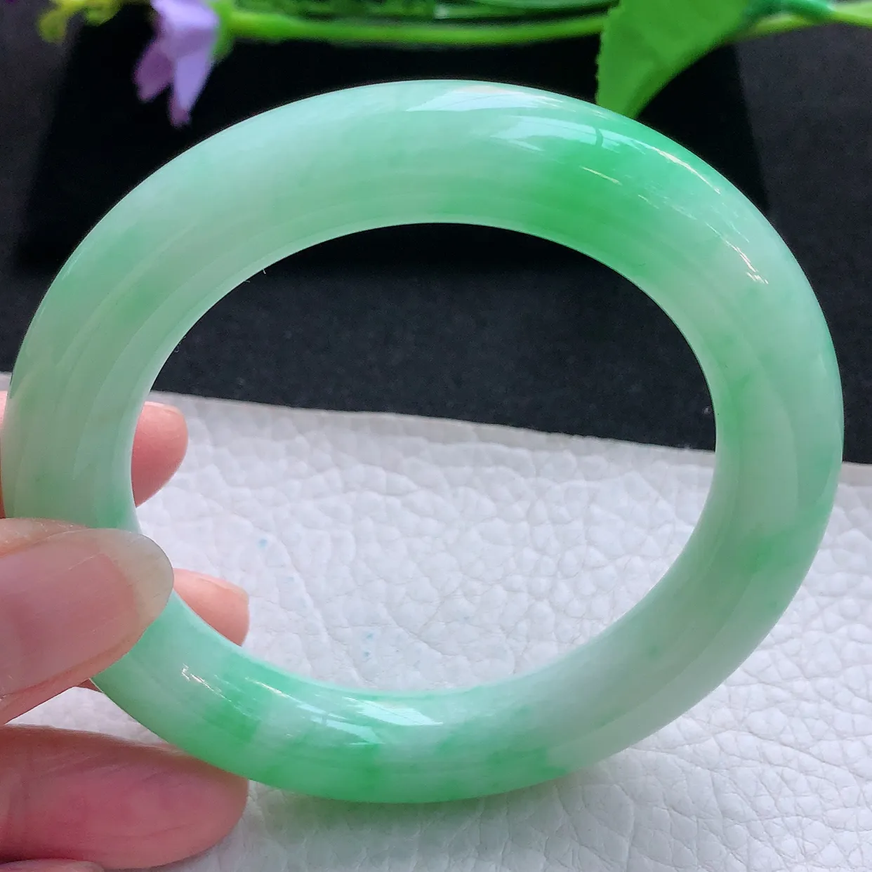 xc收藏款58.3*12胖圆镯 天然缅甸翡翠玉手镯飘绿花水润圆条美人镯