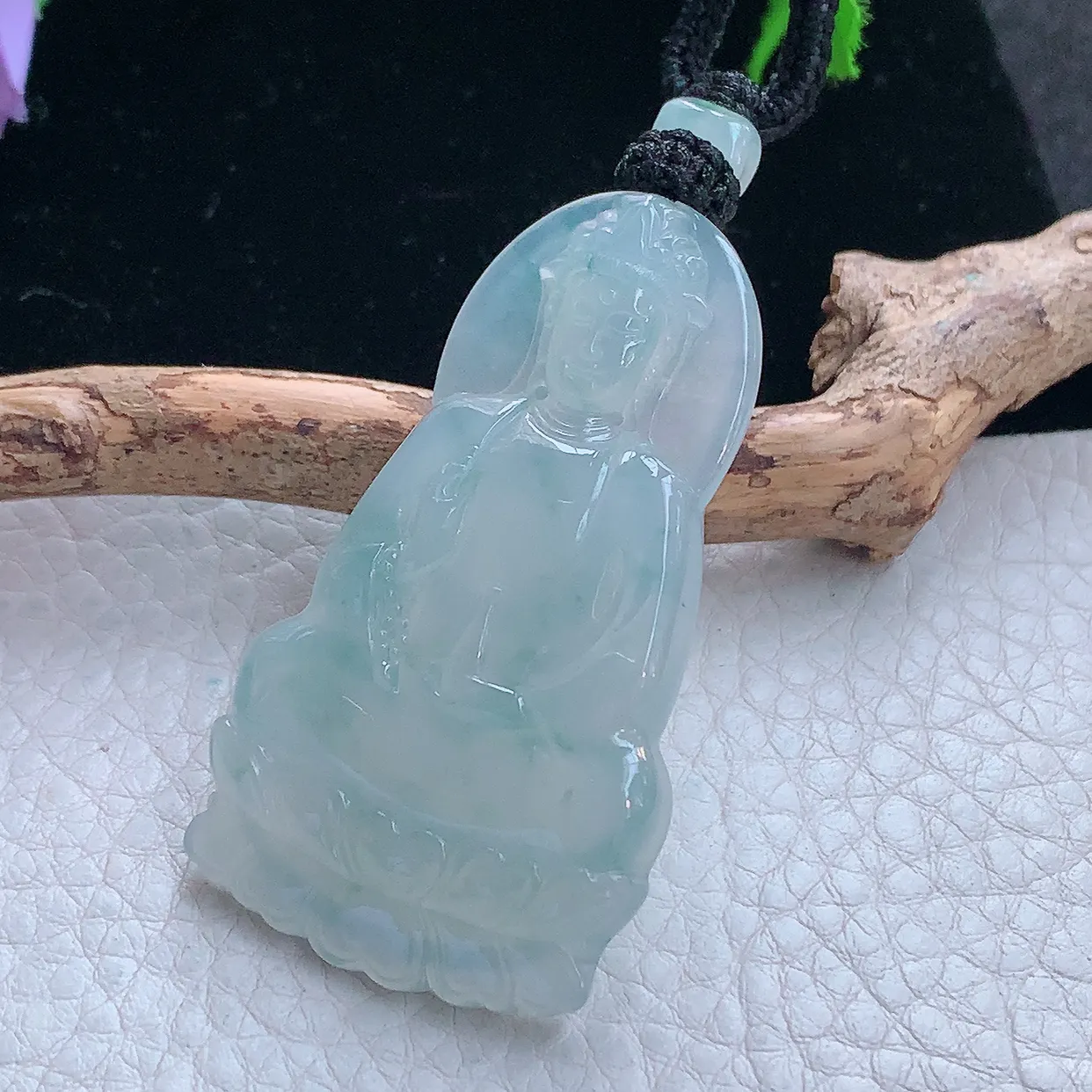 yl实拍55*31*6缅甸翡翠冰蓝持瓶观音玉吊坠，吉祥项坠