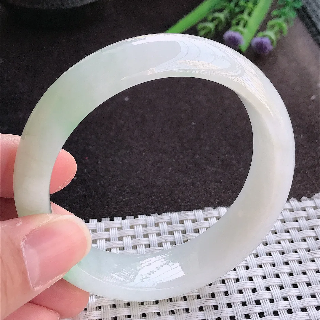 实拍翡翠A货58.5/17/8.6老坑精美温润飘绿手镯翡翠轮胎玉镯女款百搭