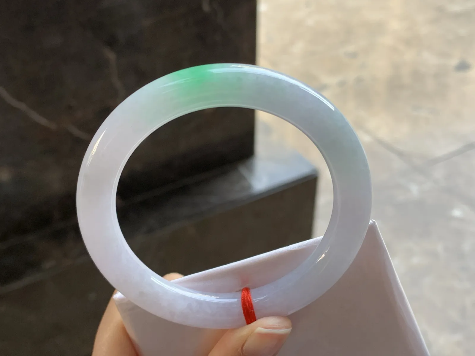 56.5-10

飘绿圆条手镯^_^颜色好看