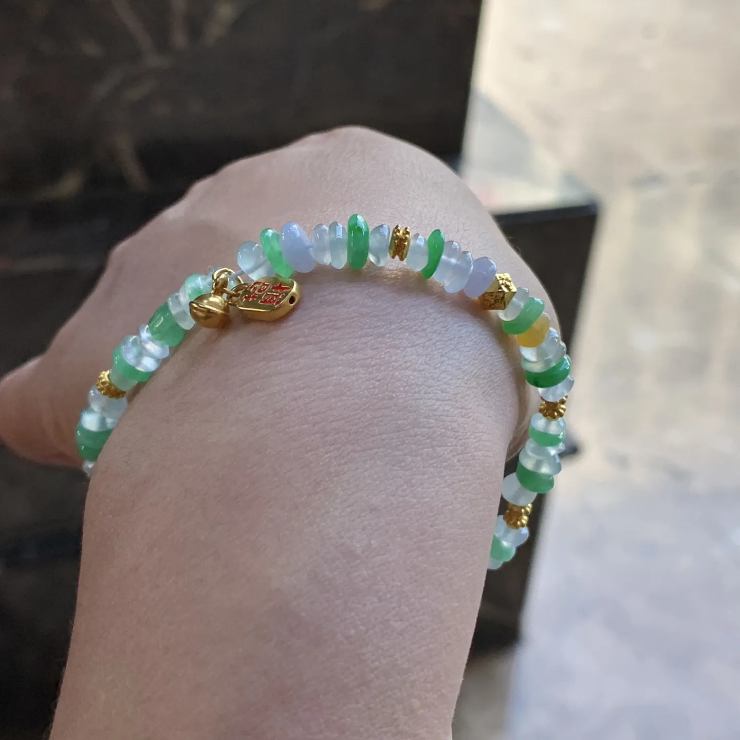 多彩特色手串
颜色漂亮……