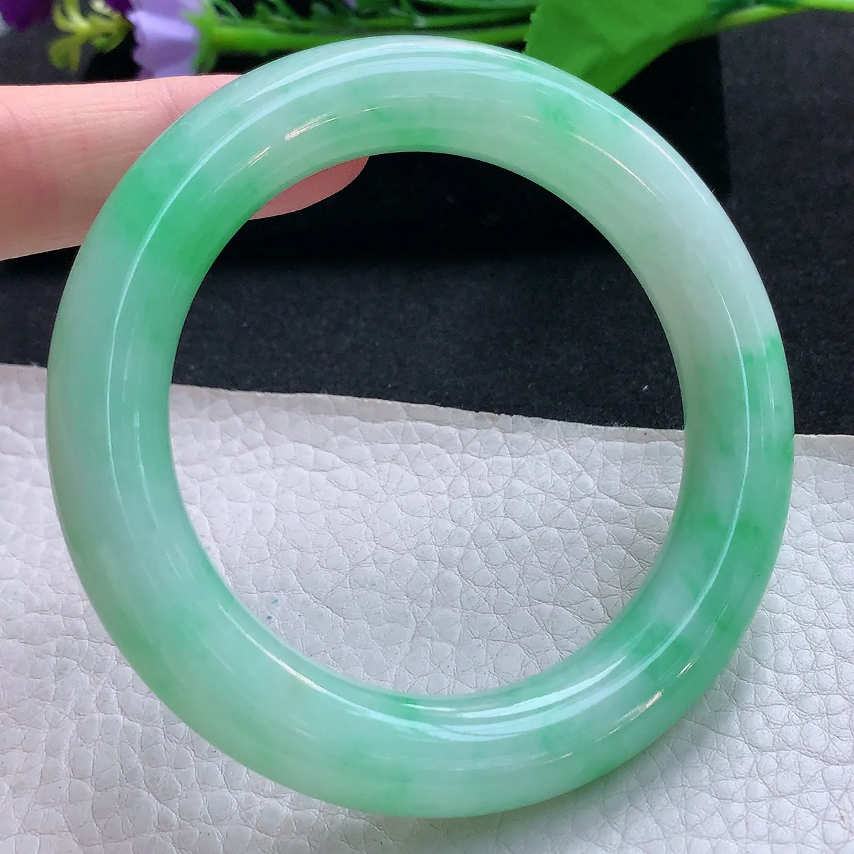 xc收藏款58.3*12胖圆镯 天然缅甸翡翠玉手镯飘绿花水润圆条美人镯