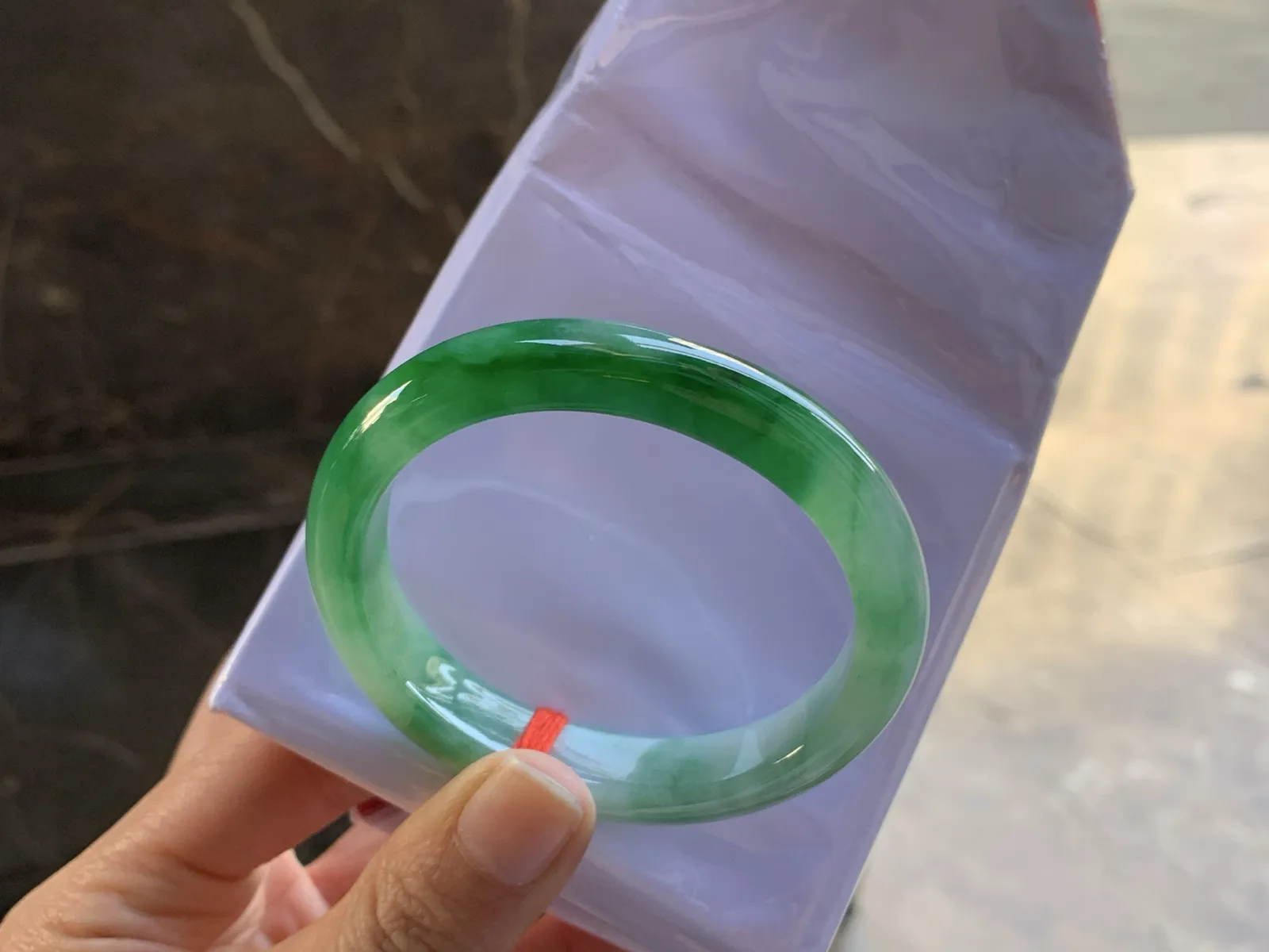 53-11.5-8

辣绿色贵妃手镯^_^浓郁 鲜艳 正圈51可以带