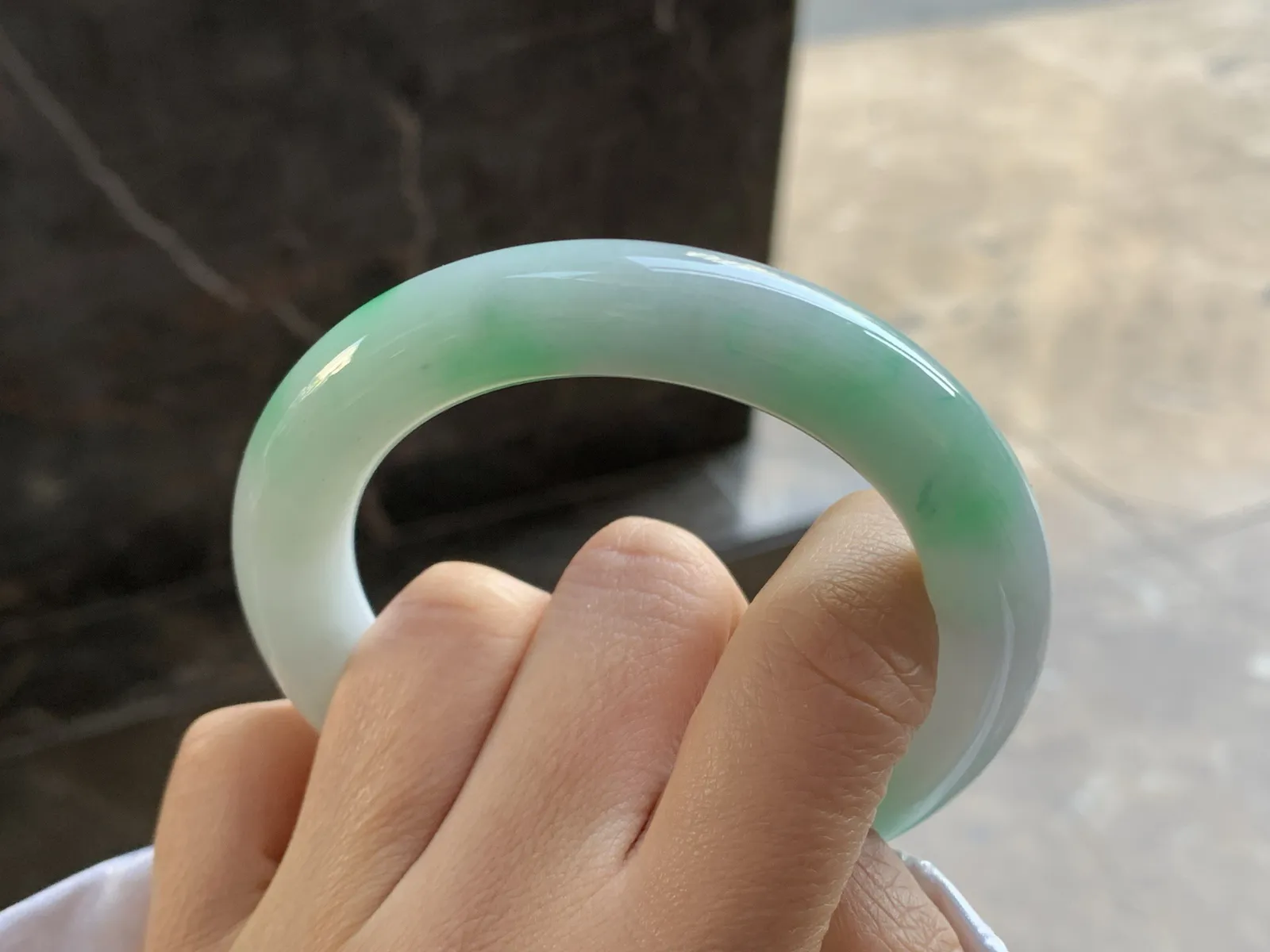 55.5-11.6

带色圆条手玉质温润