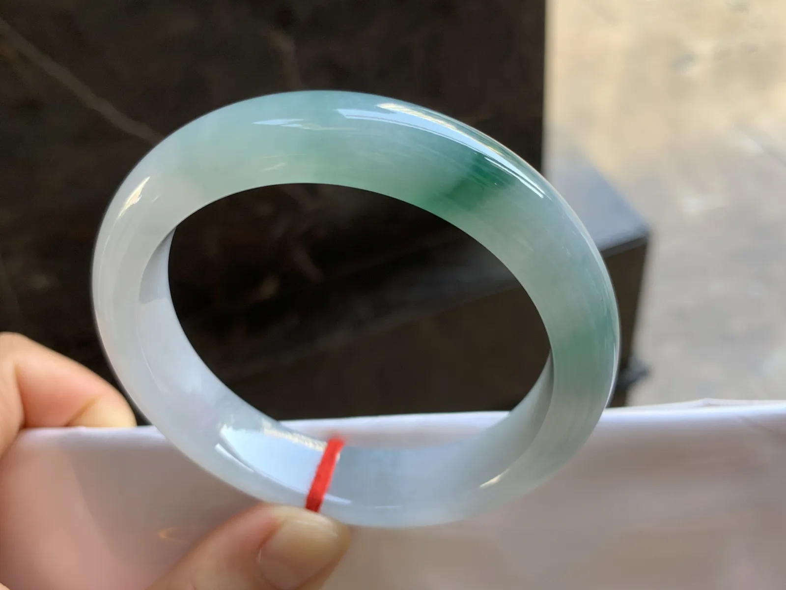 57-13.2-9.6mm
冰种飘花手镯 底子细腻 水润