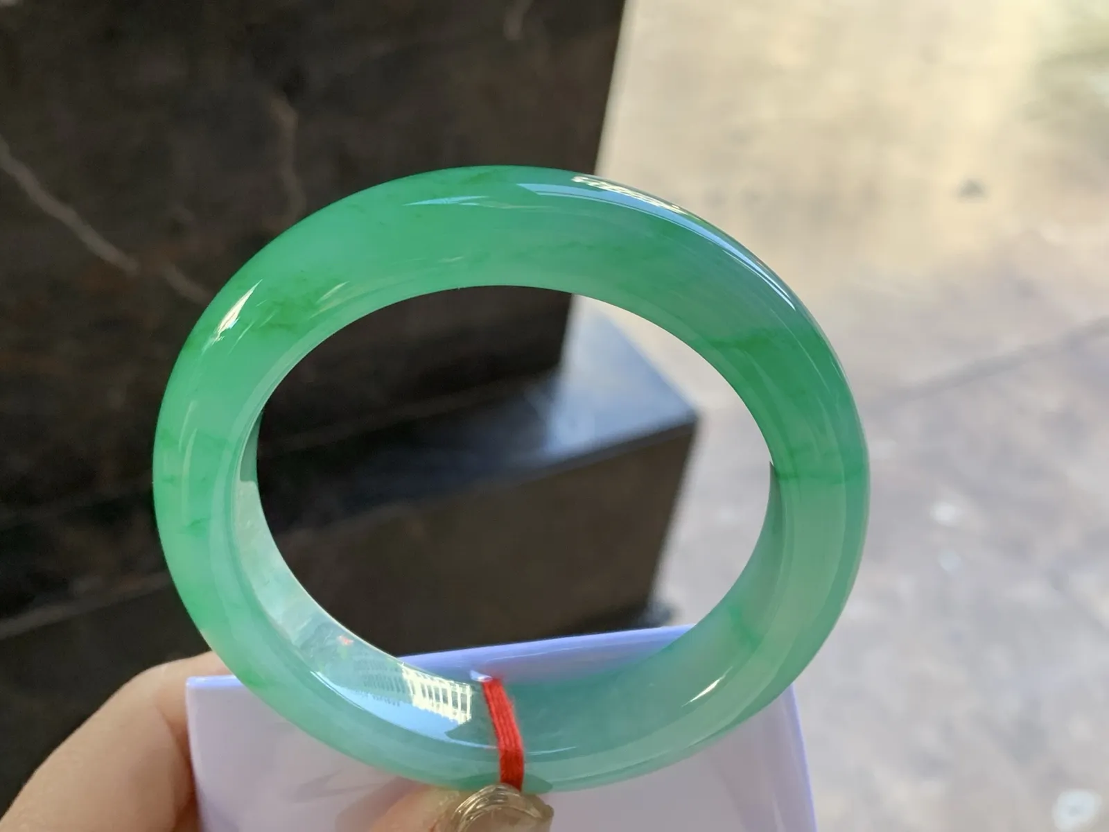 冰种飘色手镯
尺寸：57.6-13.5-10mm
有种有色 实物漂亮有品质