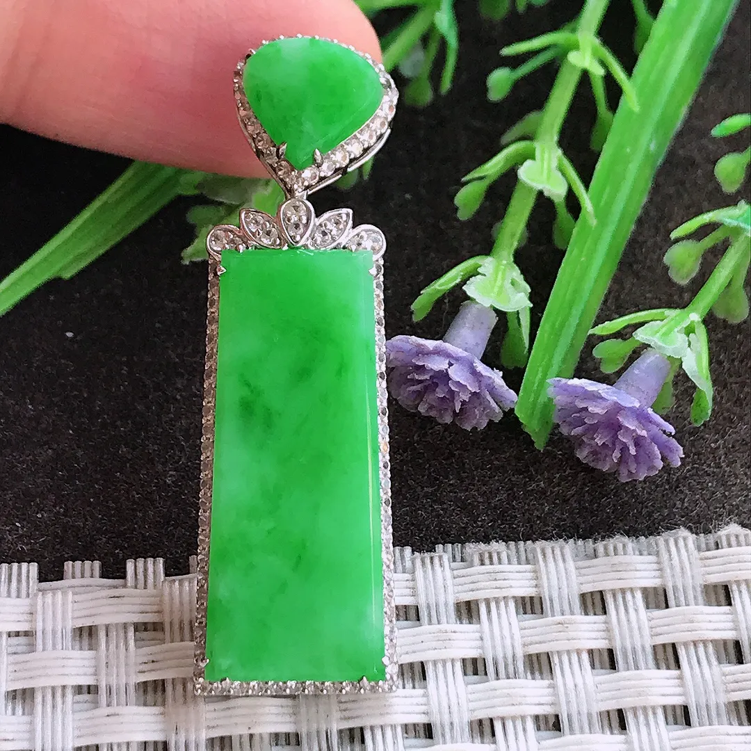 实拍A货翡翠42.3/12.8/5.3老坑18k金镶嵌满绿阳绿无事牌吊坠翡翠挂件