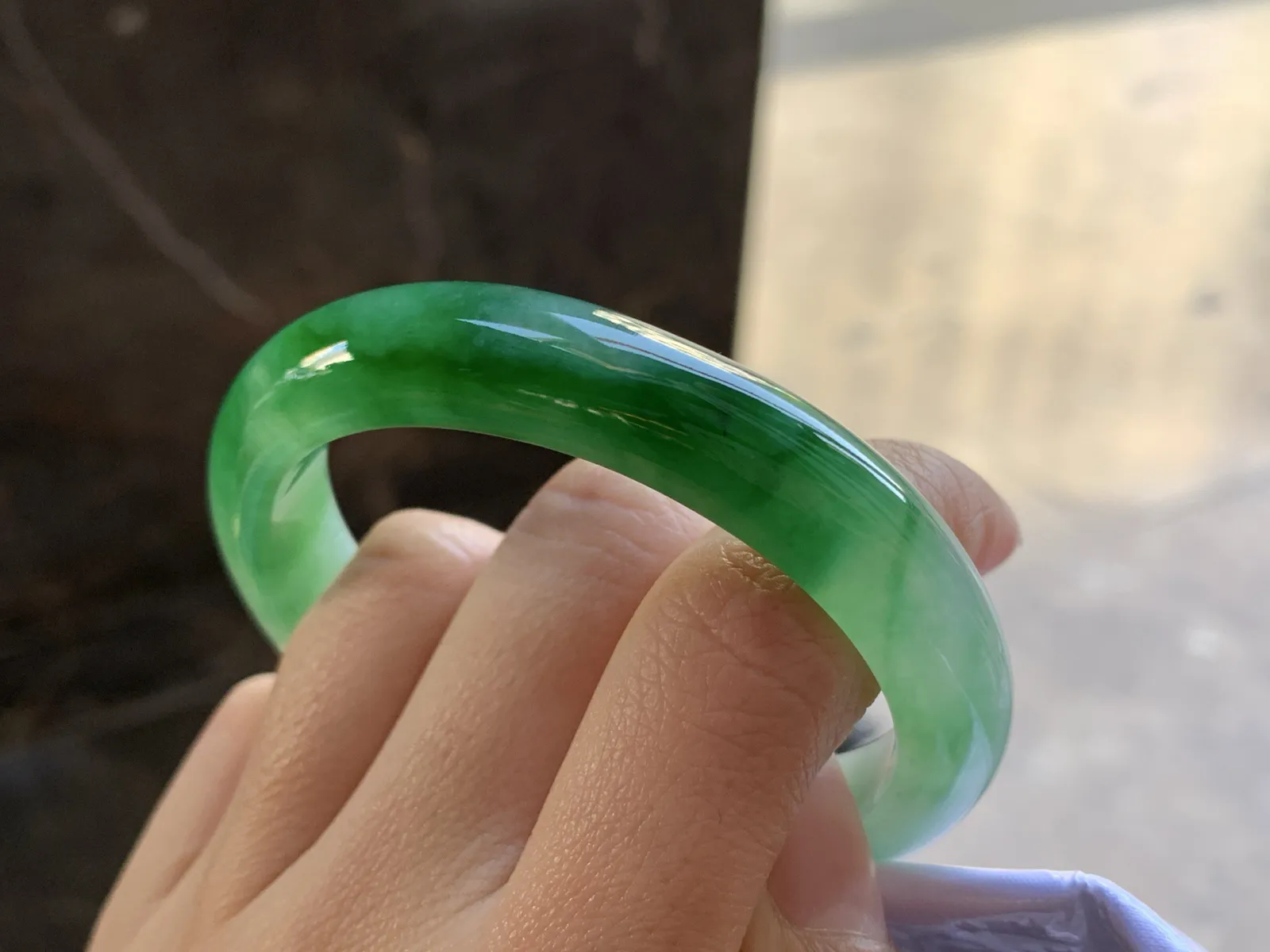 53-11.5-8

辣绿色贵妃手镯^_^浓郁 鲜艳 正圈51可以带