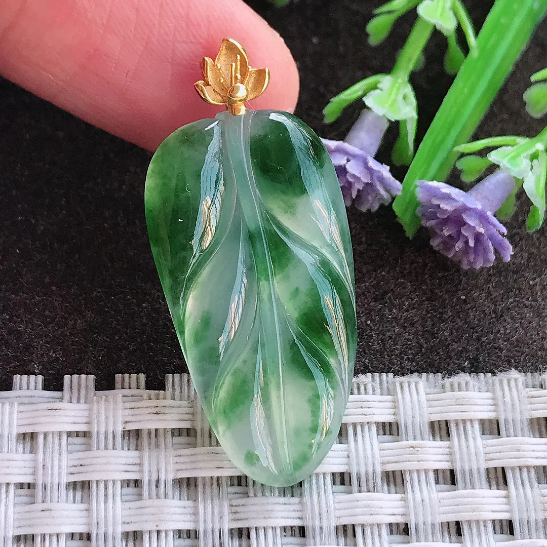 实拍A货翡翠29/15.9/3.8老坑18k金镶嵌冰胶飘绿叶子吊坠翡翠挂件