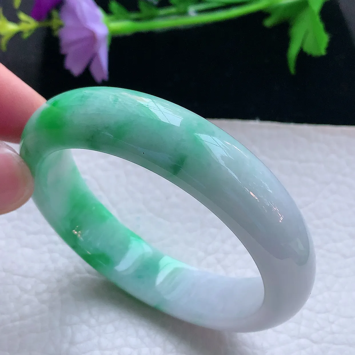 js实拍56*14.5*8.5平安镯 天然缅甸翡翠手镯飘阳绿白底青宽边正圈镯子