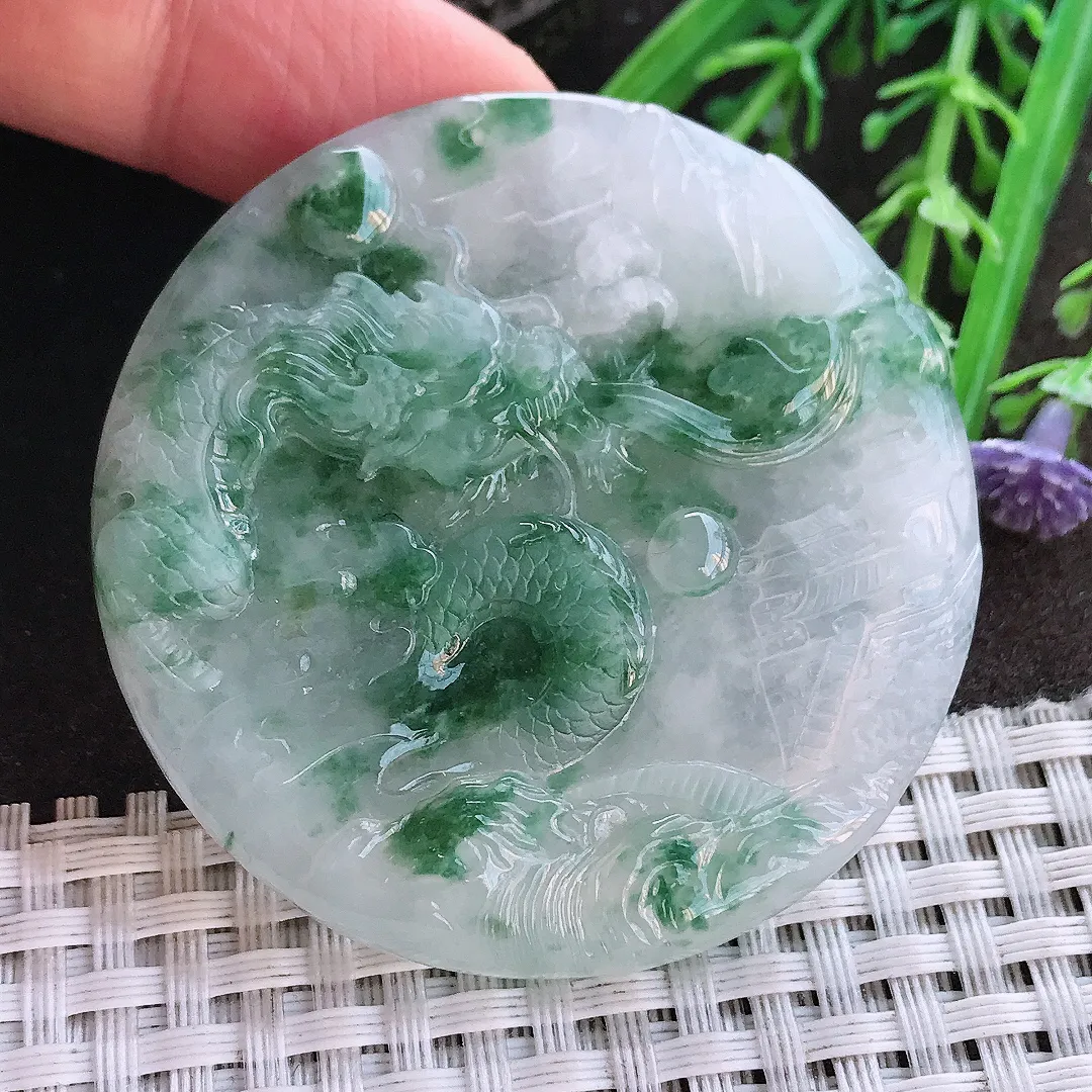 实拍A货翡翠52/5.5老坑精美冰润飘花龙牌吊坠翡翠挂件
