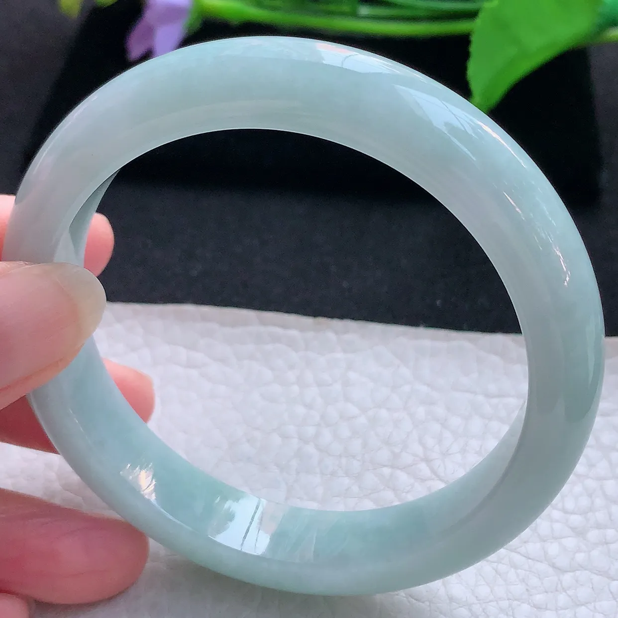 ee大圈口60*12.6*8.3平安镯 天然缅甸翡翠玉手镯浅绿水润宽边玉手环