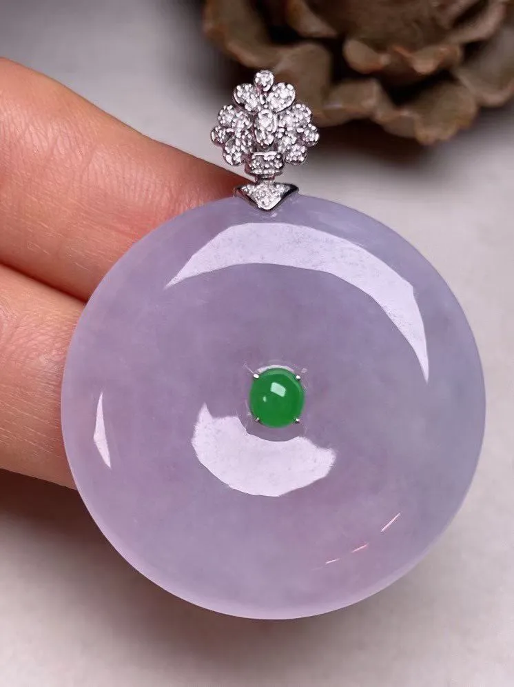 冰糯种淡紫罗兰平安扣吊坠、真金真钻镶嵌，种水好，玉质细腻 .裸石尺寸 32.5*