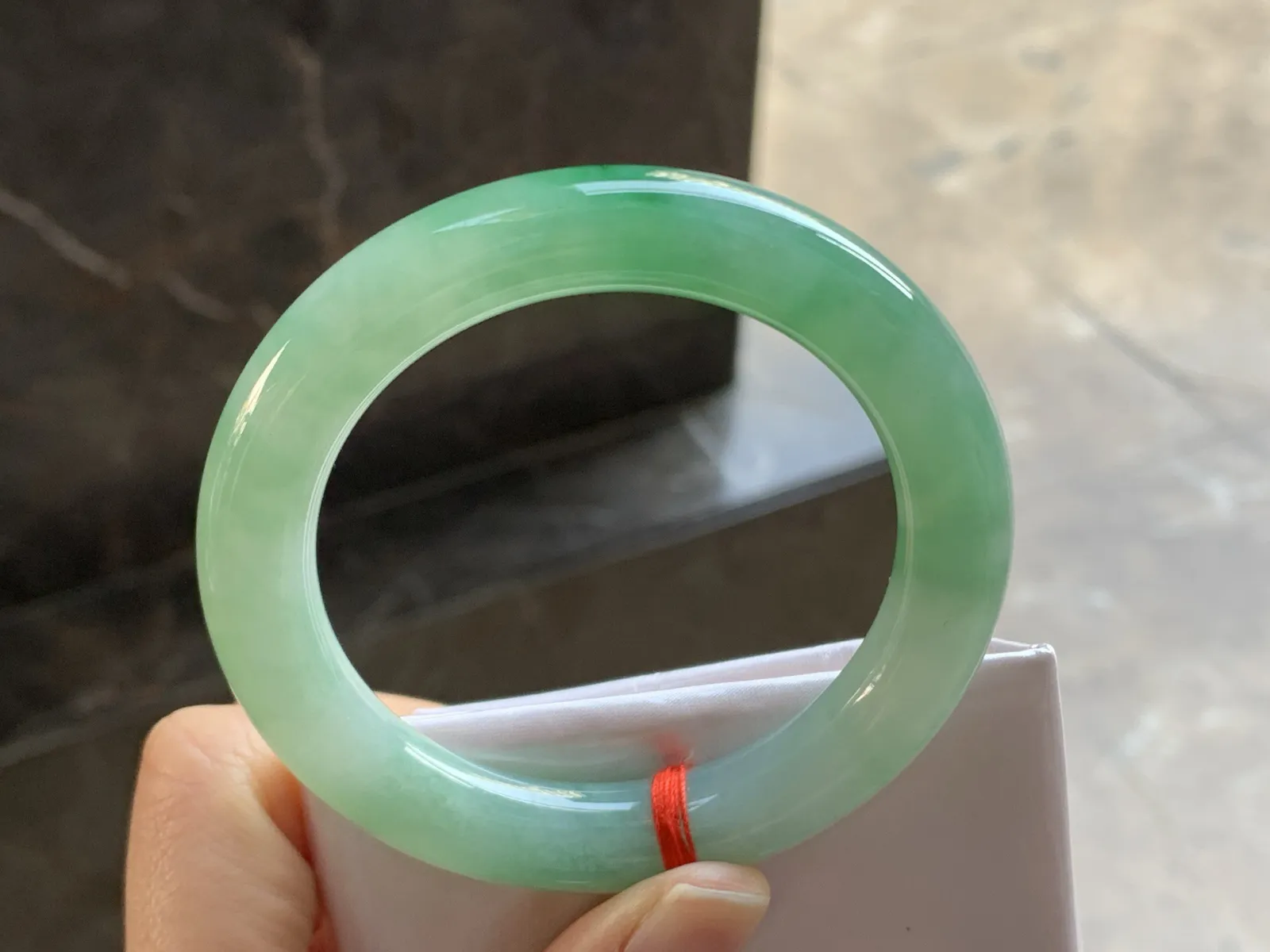 52-10.5

带色圆条手镯^_^颜色好看