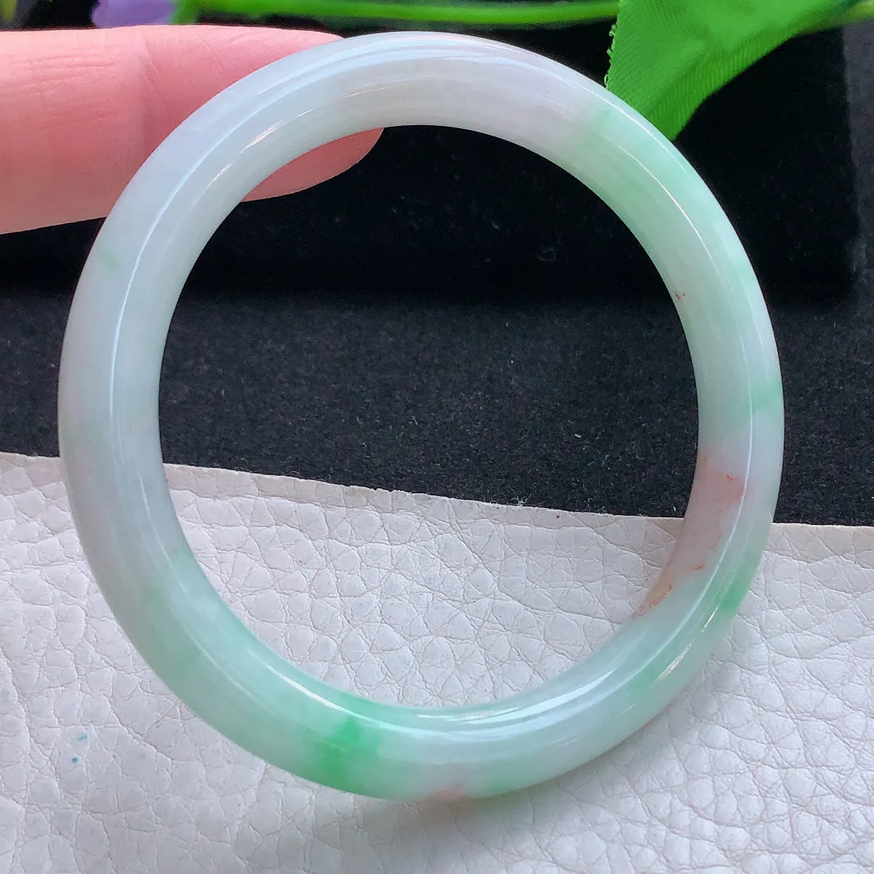 n实拍52.5*8美人镯 天然缅甸翡翠玉手镯三彩水润秀气圆条玉手环 叮当镯