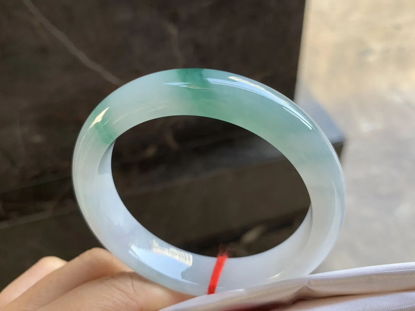 57-13.2-9.6mm
冰种飘花手镯 底子细腻 水润