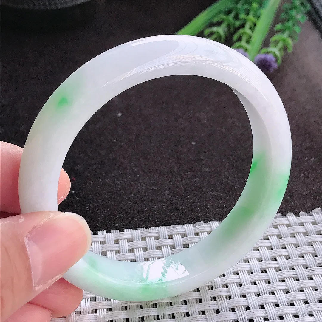 实拍翡翠A货56.8/12.3/8老坑冰润飘阳绿白底青手镯翡翠玉镯女款百搭