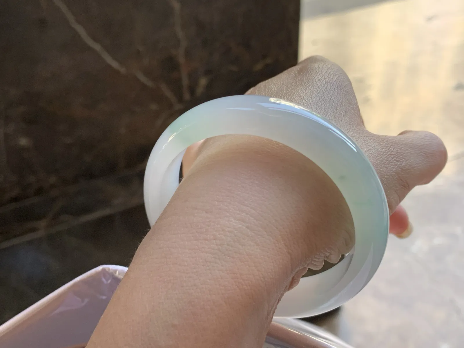 57-15.5-7.8

飘绿宽版手镯^_^细腻清新