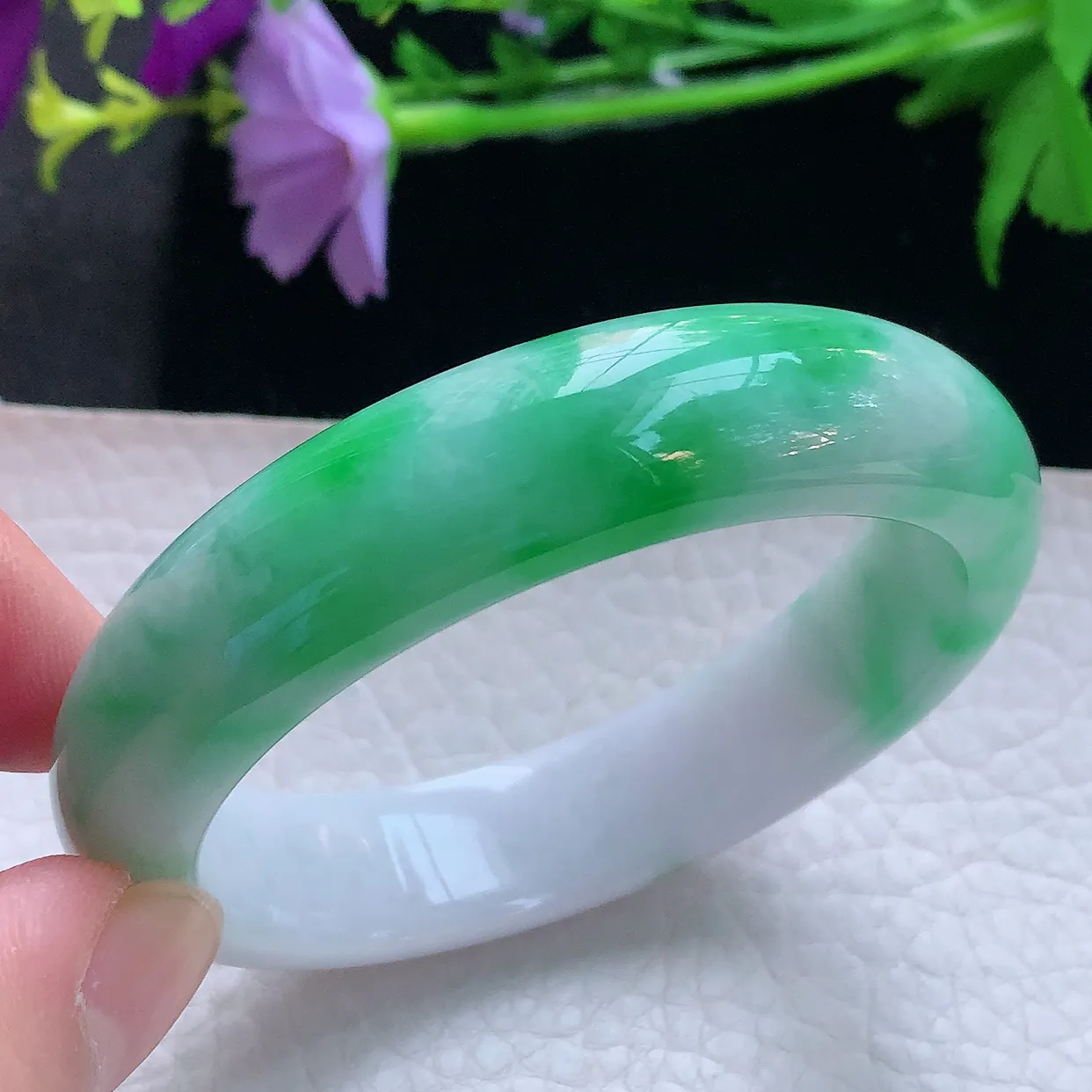 js实拍56*14.5*8.5平安镯 天然缅甸翡翠手镯飘阳绿白底青宽边正圈镯子