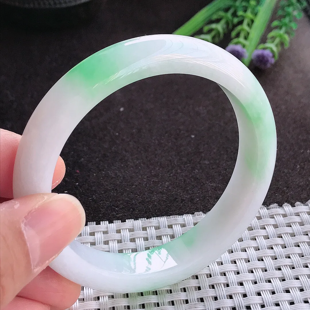 实拍翡翠A货56.8/12.3/8老坑冰润飘阳绿白底青手镯翡翠玉镯女款百搭