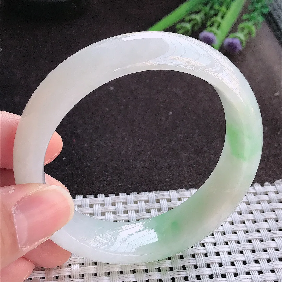 实拍翡翠A货58.5/17/8.6老坑精美温润飘绿手镯翡翠轮胎玉镯女款百搭